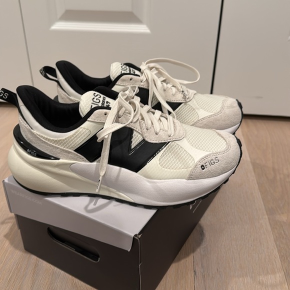 Unisex FIGS x New Balance 3447 sneakers SOLD OUT ONLINE!! - Picture 6 of 9